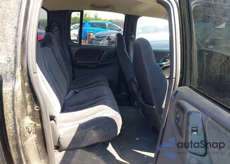 2000 Dodge Dakota Slt/Sport from USA, damaged, VIN 1B7GL2AZ1YS730255